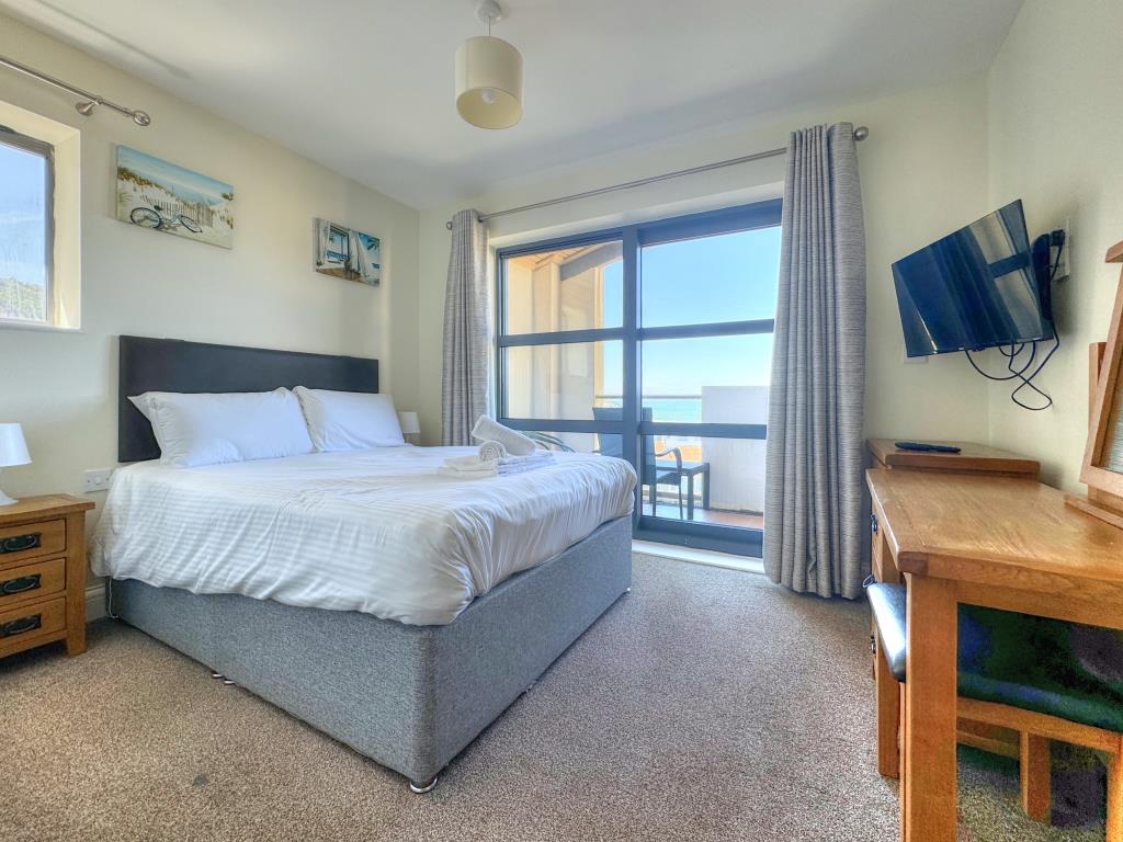 Lot: 120 - TOP FLOOR HOLIDAY APARTMENT FOR INVESTMENT - Primary Bedroom with Balcony Sea Views